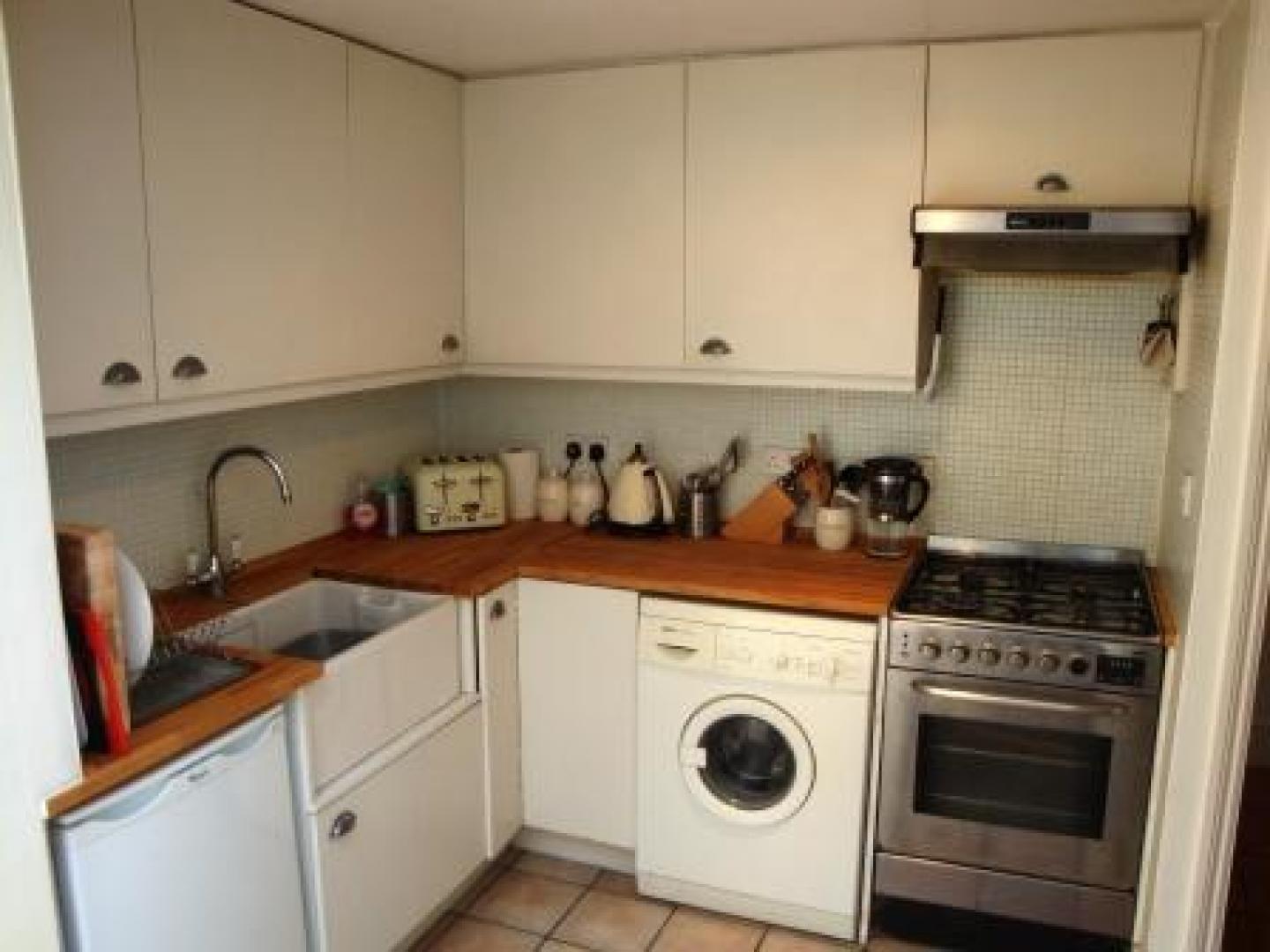			2 Bedroom, 1 bath, 1 reception Flat			 Valliere Road, KENSAL GREEN